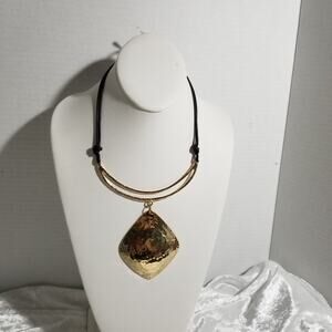 1946 gold tone 14" necklace 3" extension 1.1759